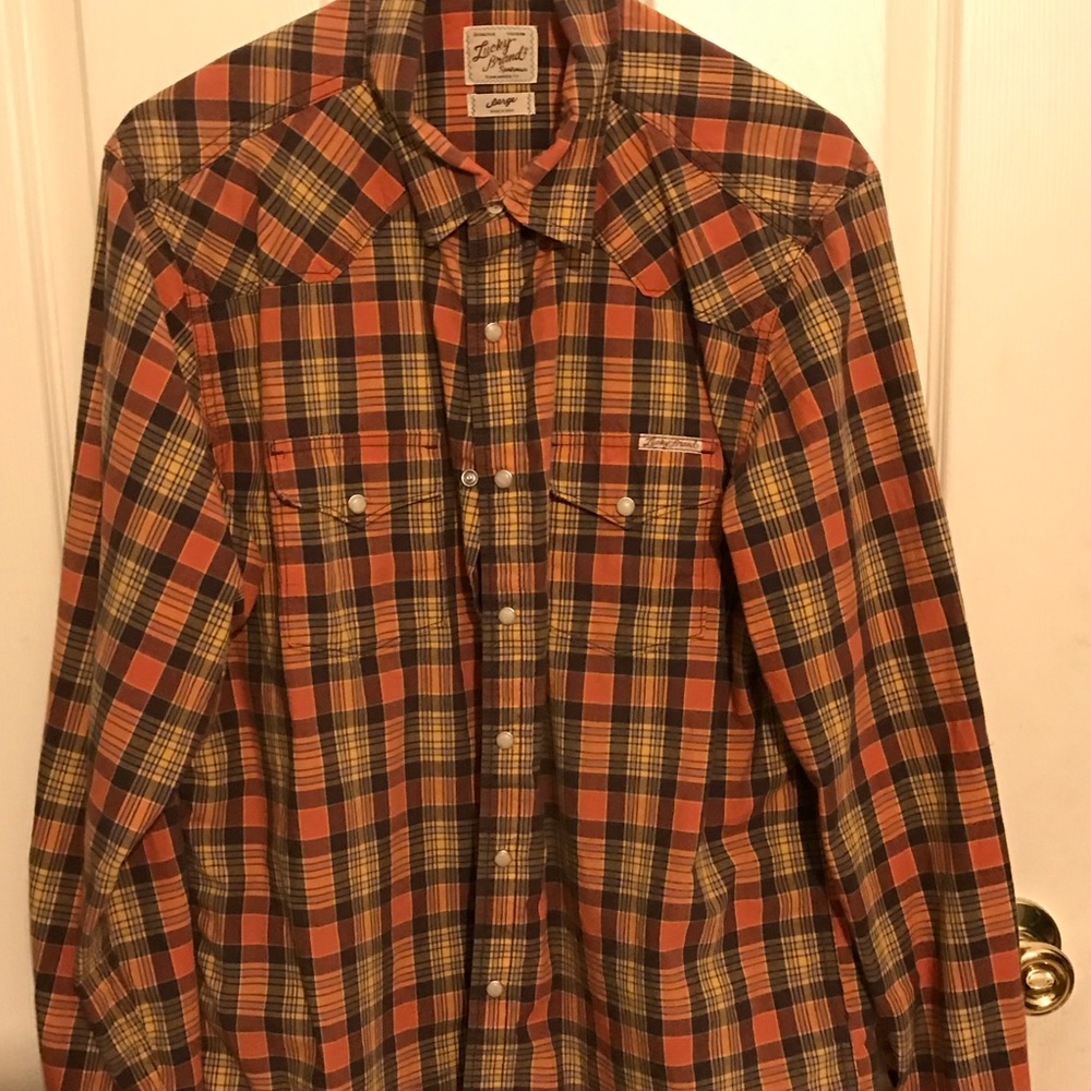 Lucky Brand Men’s Button up Collared Shirt.